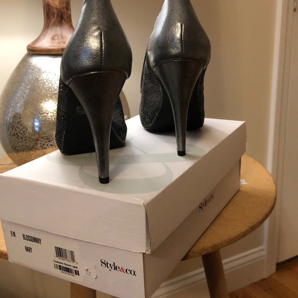 Heels - Picture 3 of 4